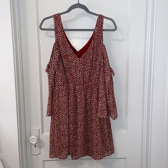 Red Floral Off the Shoulders Dress Size: M - Picture 4 of 8